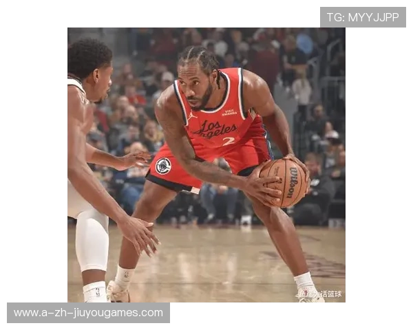 伦纳德中路转身上篮命中，快船把胜利握在手中