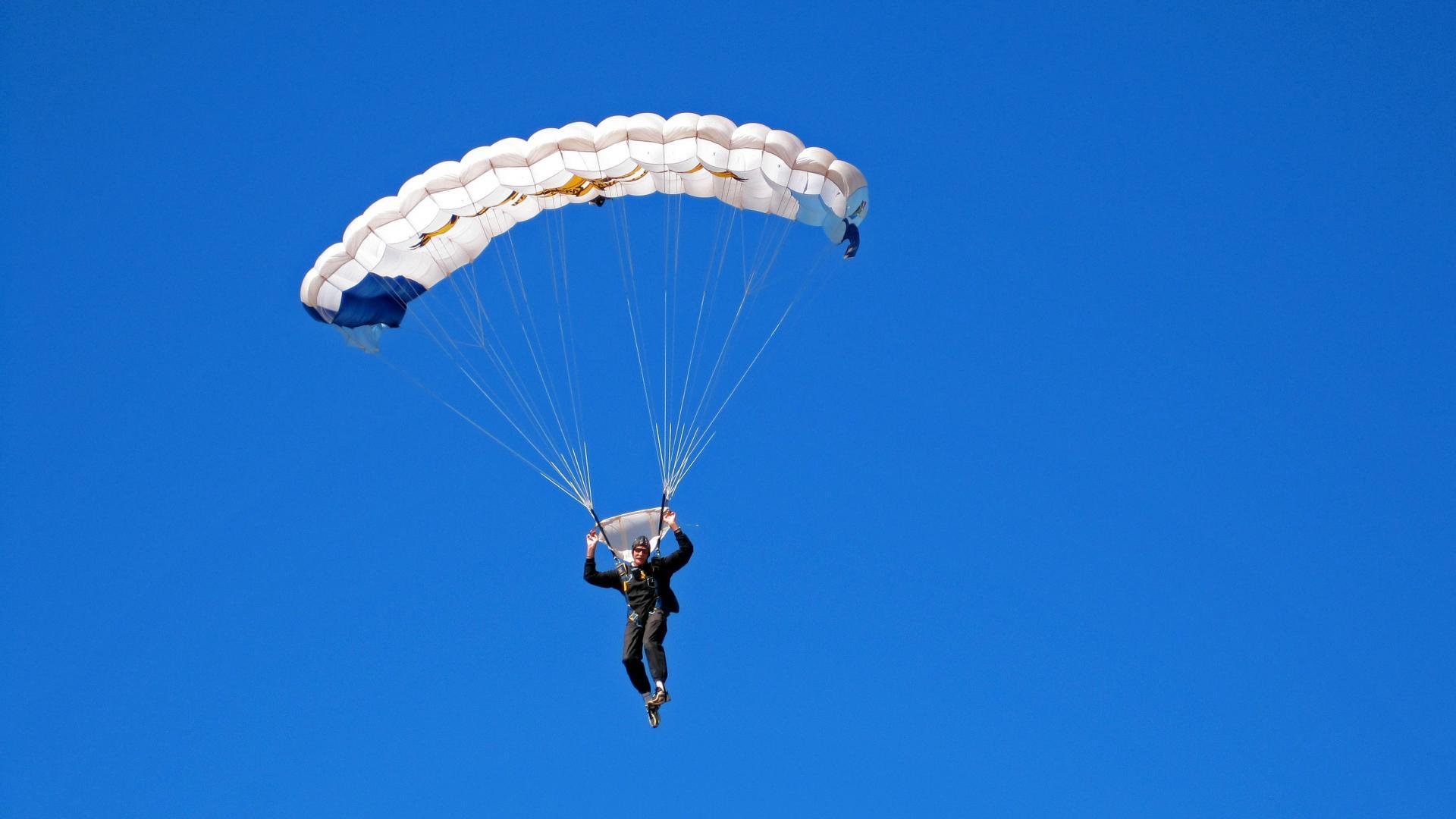 JiuyouAPP下载-地方政府支持篮球建设推动全民健身，怎么让政府建个篮球场