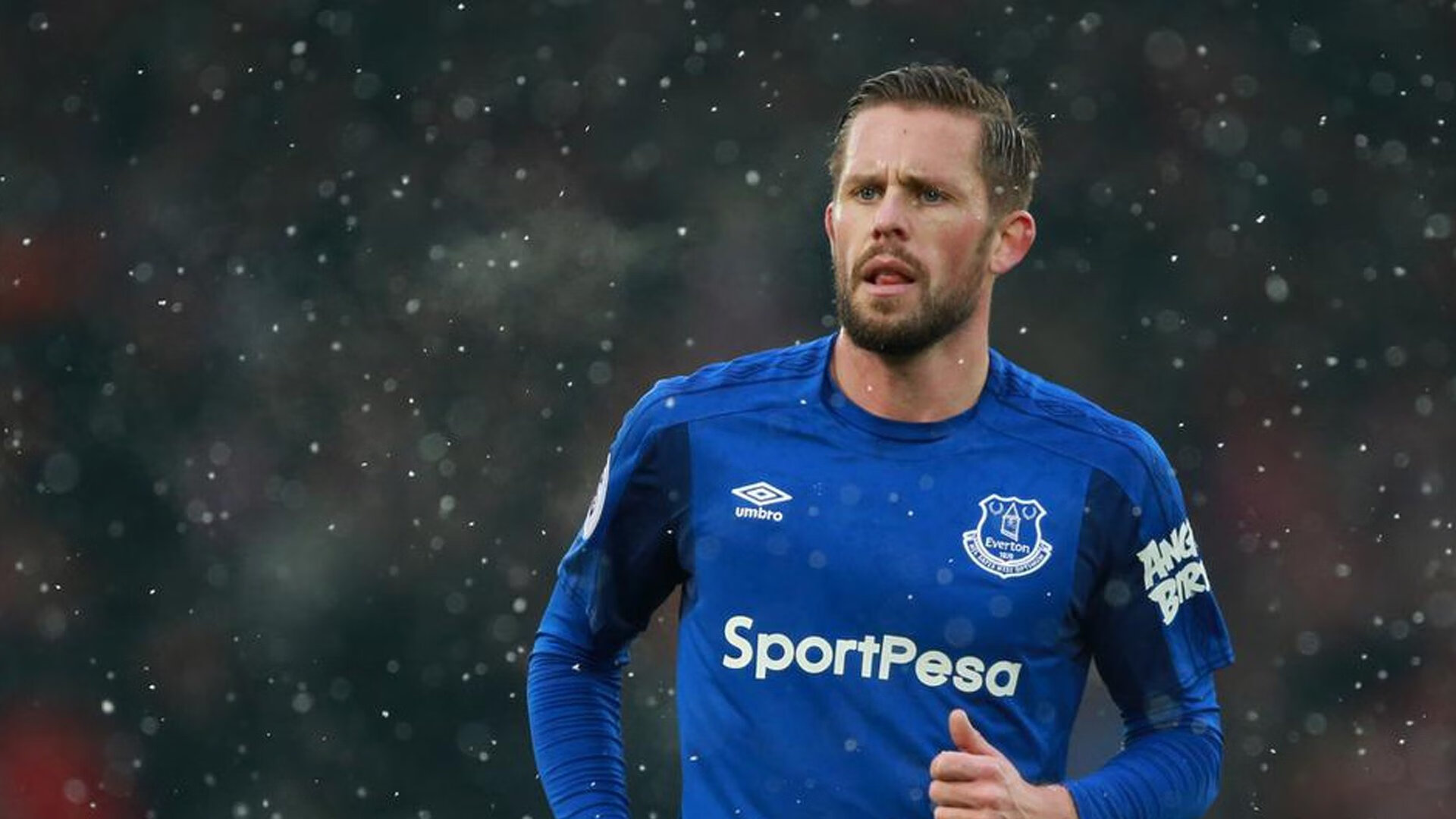 哈萨克斯坦男篮在欧洲预选赛中拼搏，逐步崭露头角